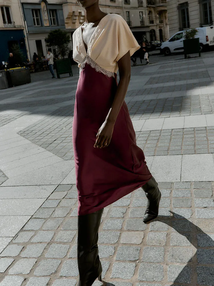 ชุดเดรสผ้าไหมซาตินเนื้อนุ่มลายลูกไม้หวานๆ ทรงเอไลน์ ความยาวปานกลาง เอวสูง ผ้าไหมเนื้อดี คอวี ทรงสวย