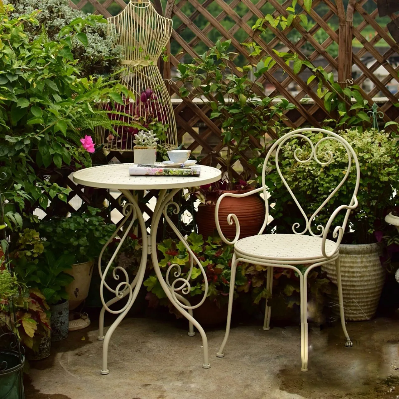 

Simple wrought iron balcony table and chairs three-piece set, courtyard garden outdoor leisure small coffee table, home decorati