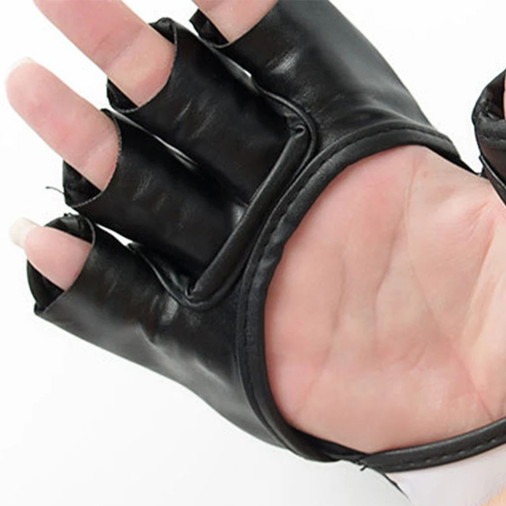 قفازات ملاكمة نصف إصبع قابلة للتعديل لأداء معزز، قفازات قتالية مصممة بشكل مريح للبالغين -10 أونصة باللون الأحمر