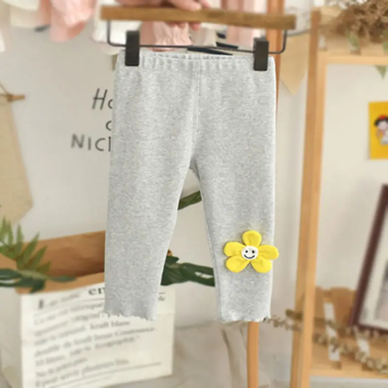 Modne, dopasowane spodnie dla dziewczynek na wiosnę i jesień, stylowe długie spodnie dla maluchów i młodszych dziewcząt.