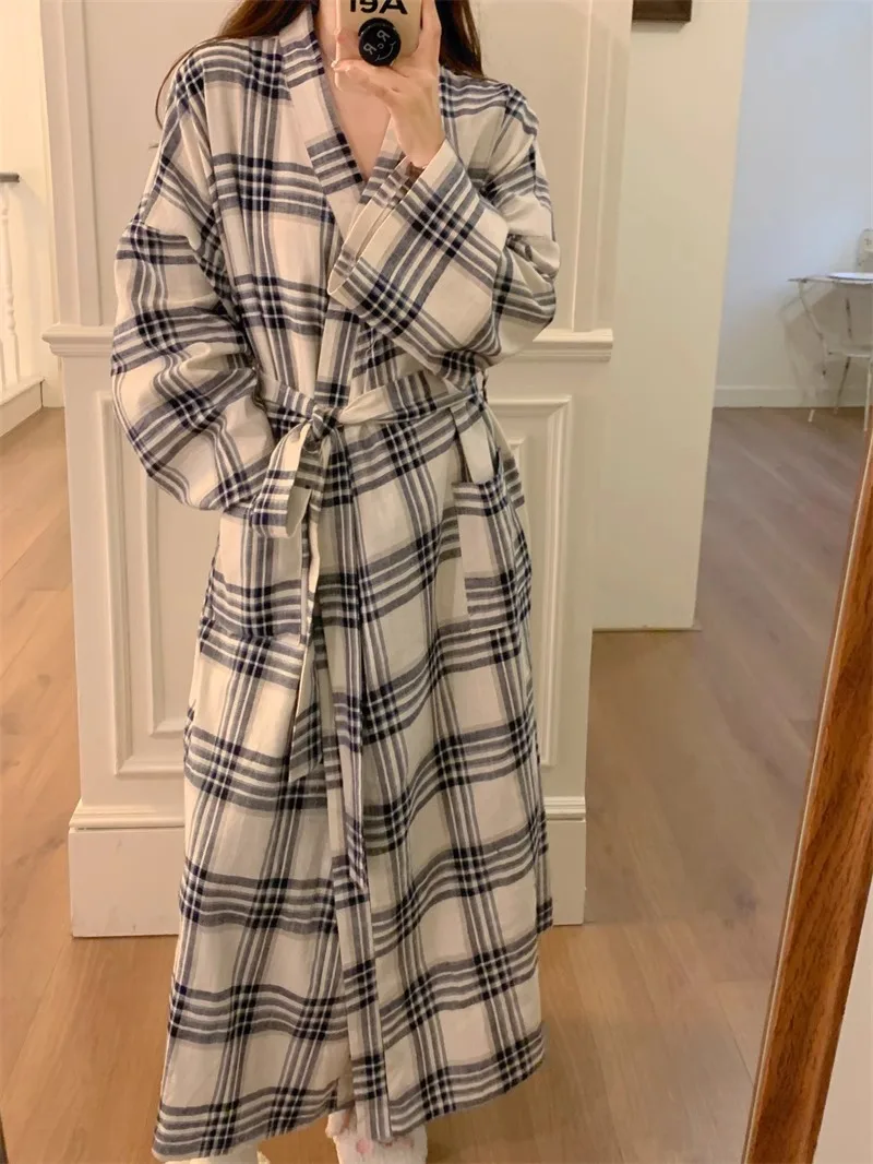 Neu eingetroffen: Damen-Nachthemd: Minimalistischer Bademantel für Frühling/Herbst – Langer, lockerer Kimono im Instagram-inspirierten Homewear-Stil – Detail 8