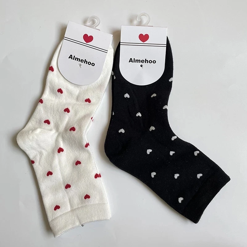 Calcetines de algodón con estampado de corazón rojo para mujer, medias de tubo medio informales, novedad, 5 par/lote