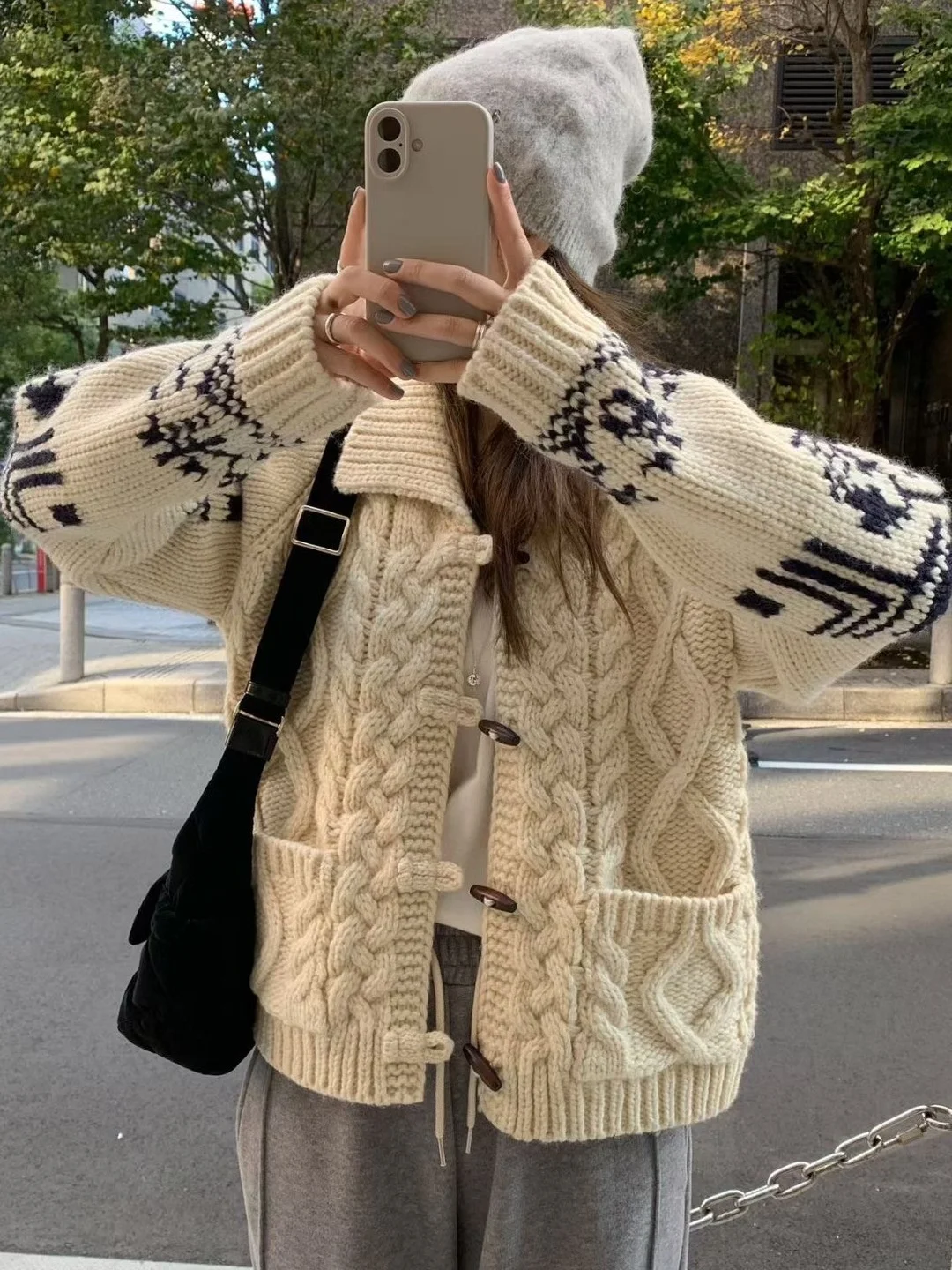 韓国製スレニットカーディガン レディース 冬新作 ファッション 年齢不問セーターコート 折り返し襟と牛角ボタン付き