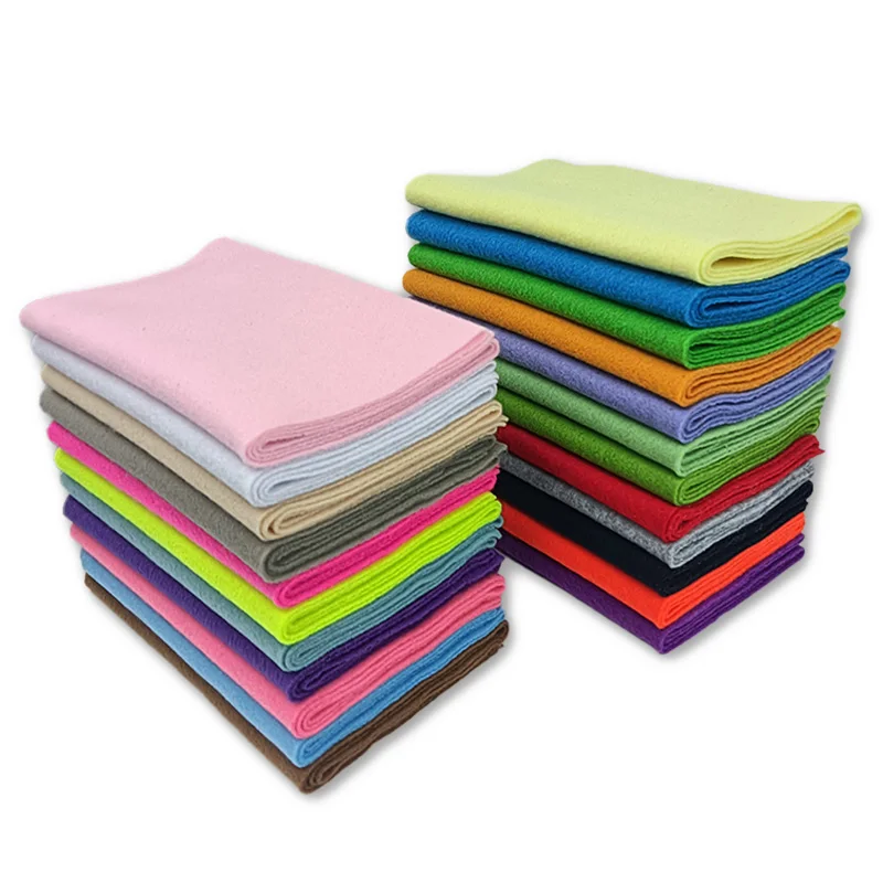 قماش اللباد: قماش ناعم مصنوع يدويًا بسمك 91*91*0.14 مم، مناسب للحرف اليدوية والديكورات الفنية للخياطة اليدوية.