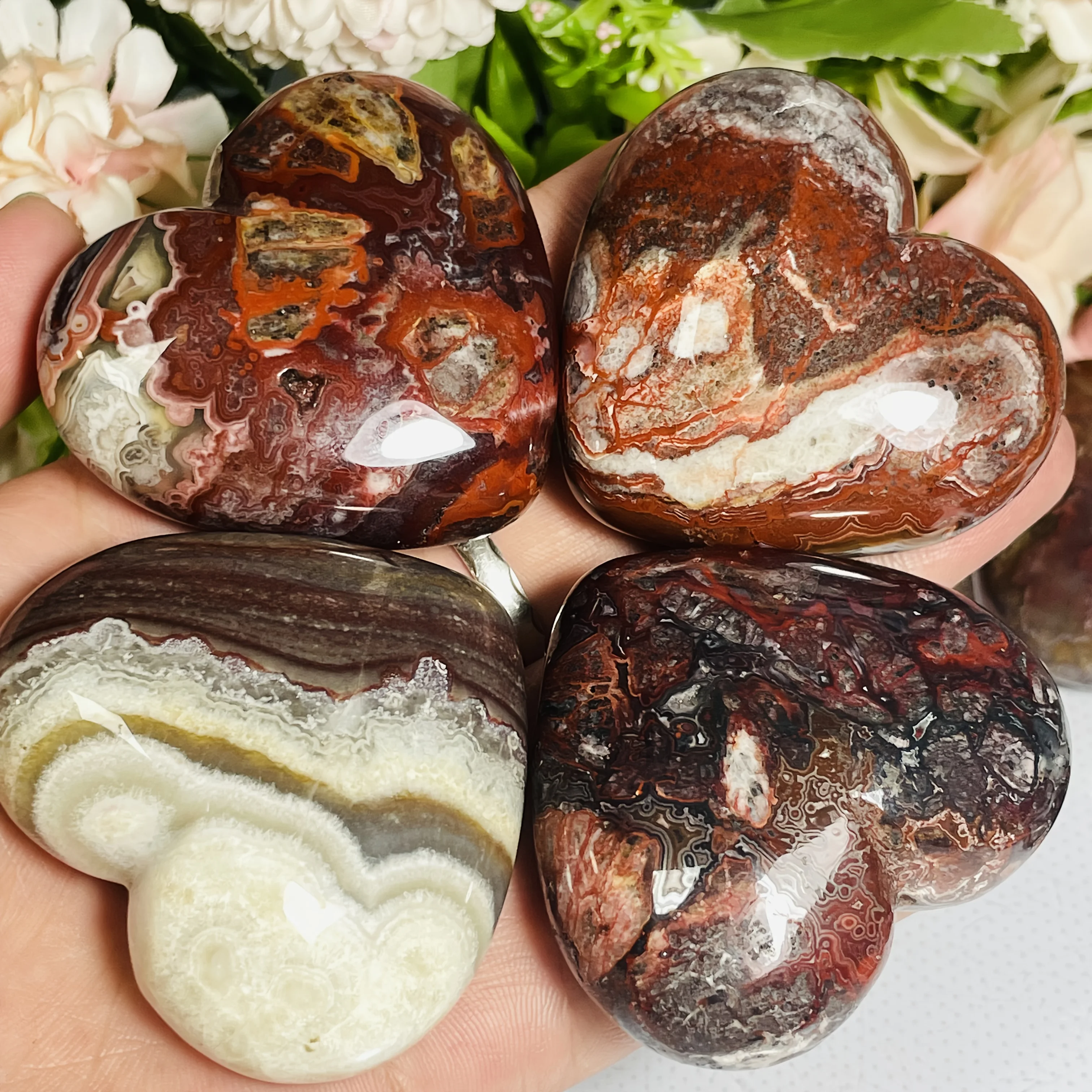 One natural agate and crystal heart-shaped stone, a heart-shaped crystal home decoration, a Christmas, Mother's Day room decor