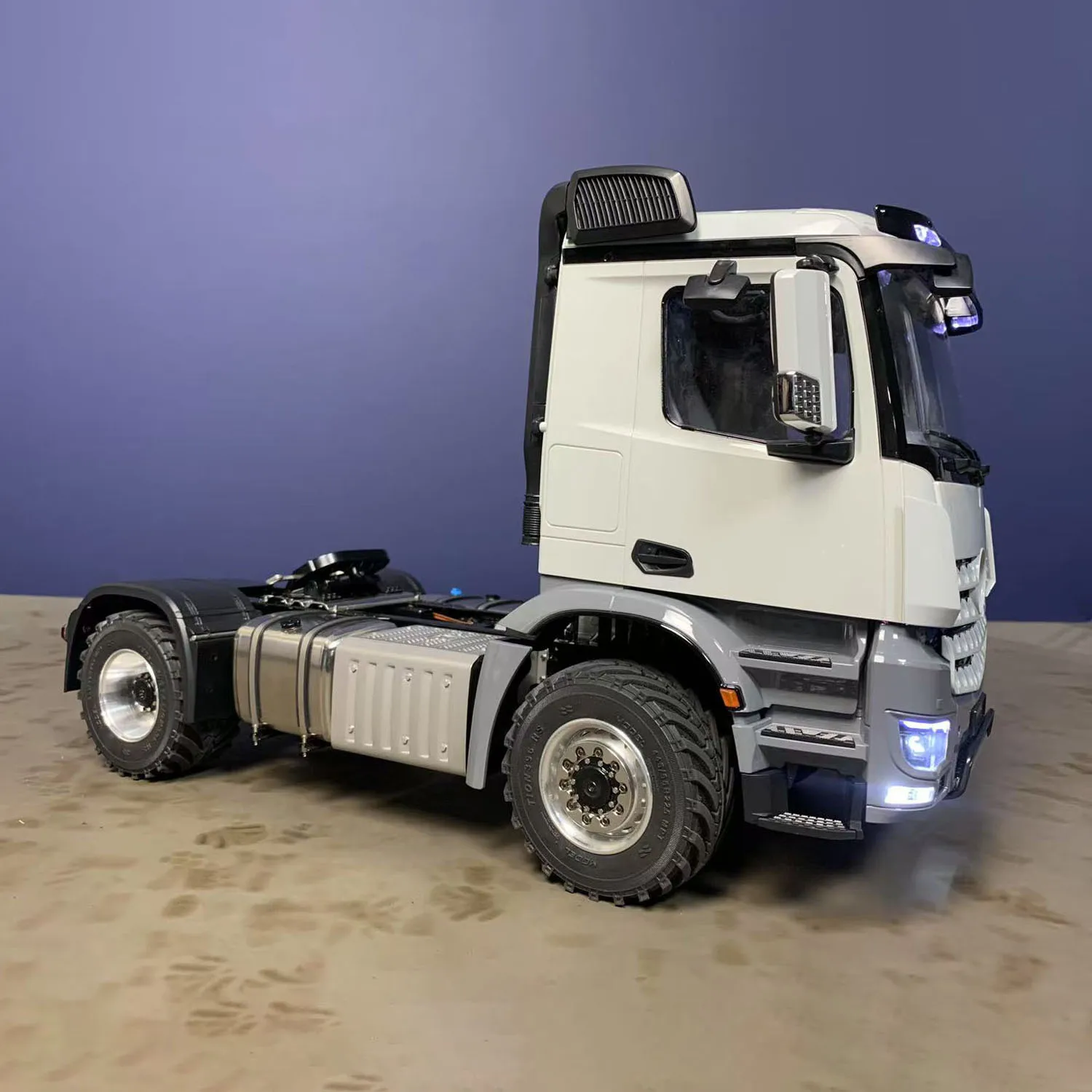 Tractor de control remoto de 3 velocidades, modelo RTR 1/14, camión BZ L44, vehículo agrícola con Control remoto, Metal, 4x4, bloqueo de eje del chasis, batería de Radio Flysky ST8