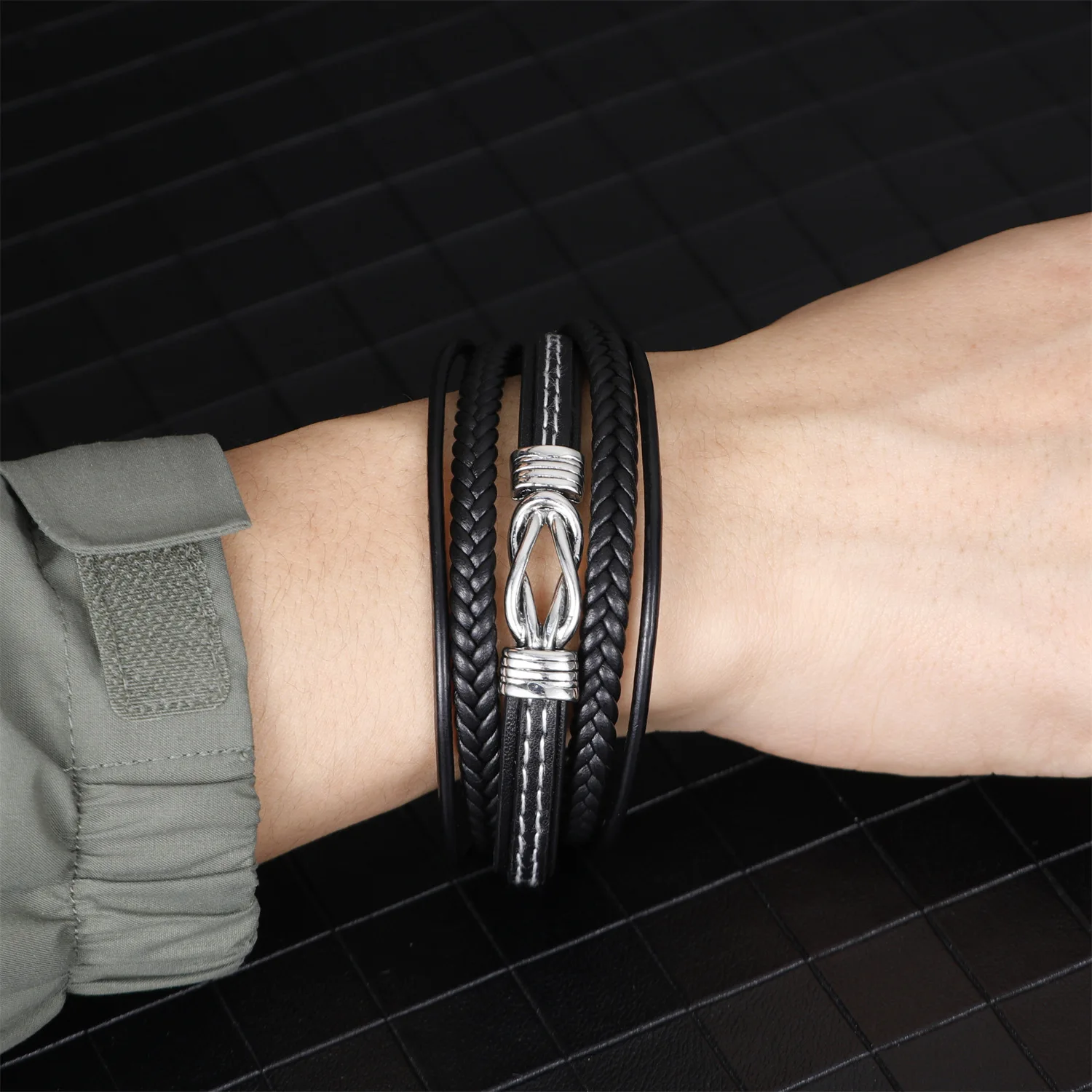 New Design Wireless Symbol Leather Bracelet Men's Personalized Retro Multi-layer Genuine Leather Bracelet for Men and Women