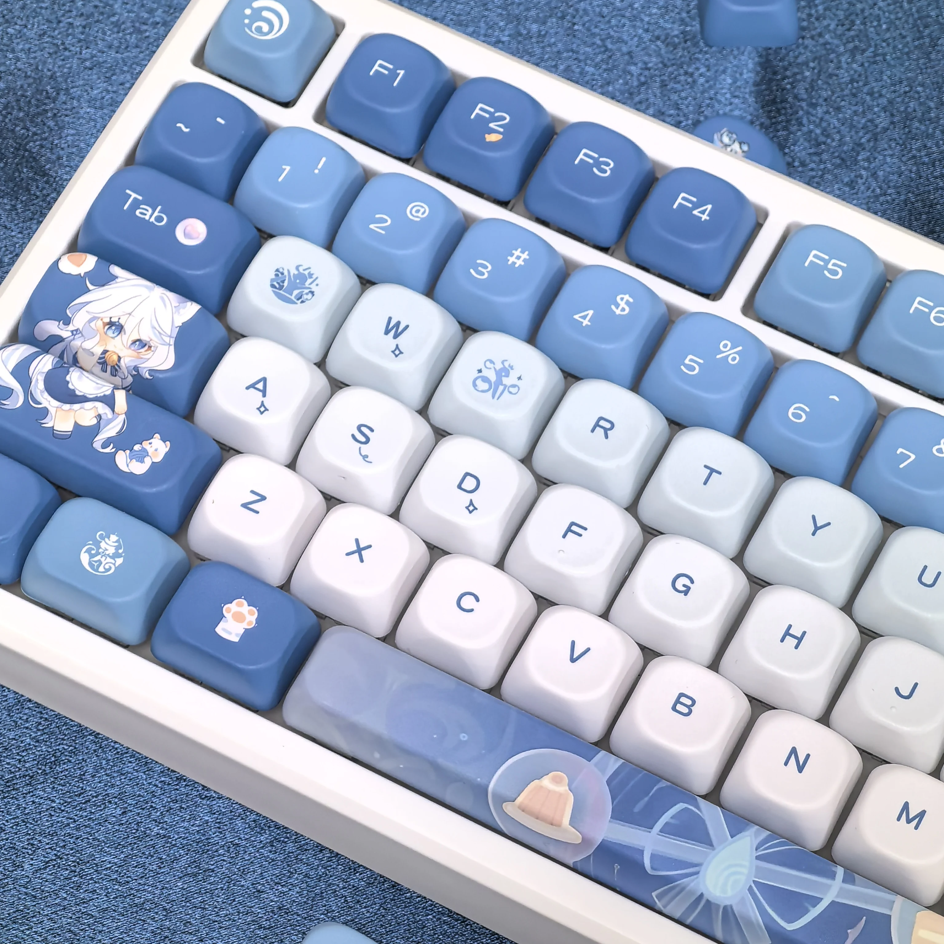 Imagem -04 - Genshin Impact Fufu Keycap 137 Chaves Azul Bonito Moa Pbt Diy87 98 104 108mx Switch Game Personagem de Desenhos Animados Xaio Frina Furina Bonito