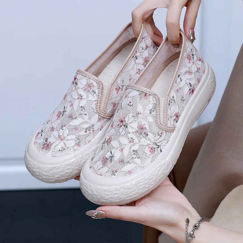 New Fisherman Shoes Woman Mesh Breathable Flat Soft Bottom Casual Shoes for Women New 2024 Fashion Embroidery Thick Sole Loafers