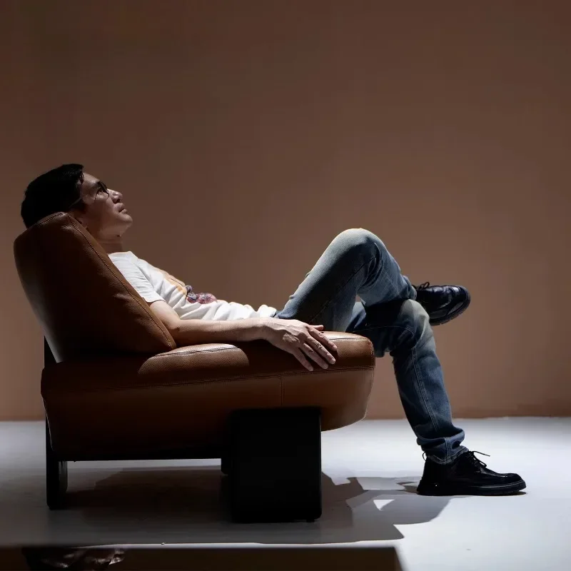 Italian minimalist sofa chair