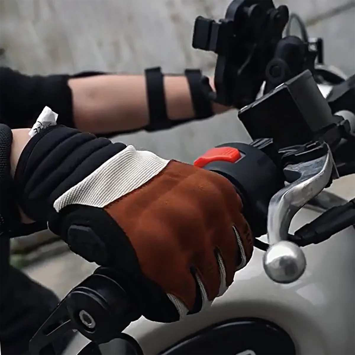 

SULAITE Retro Knight Gloves for Men Full Finger Riding Protection PVC Shell & Windproof Design for Safe Driving Accesorios moto