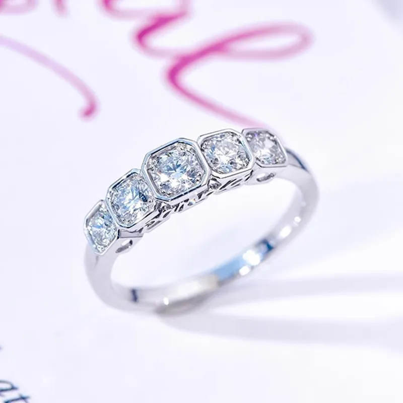 Huitan Mode vertraglich Design Frauen Ringe quadratisch geformte Luxus eingelegte Zirkon Kristall Silber Farbe Ringe Hochzeits schmuck