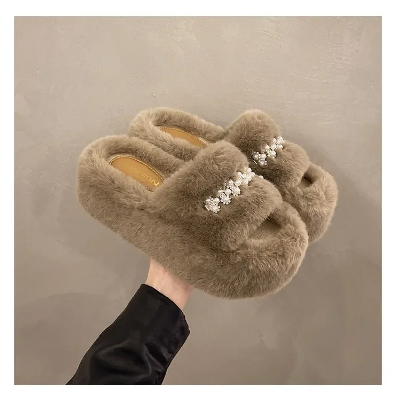Neue Winter-Hausschuhe für Damen mit offenem Zehenbereich, kurzem Plüsch, modischer Strass- und Perlenverzierung, rutschfest, mit klobiger Plateausohle und flauschigem Innenfutter – Detail 9
