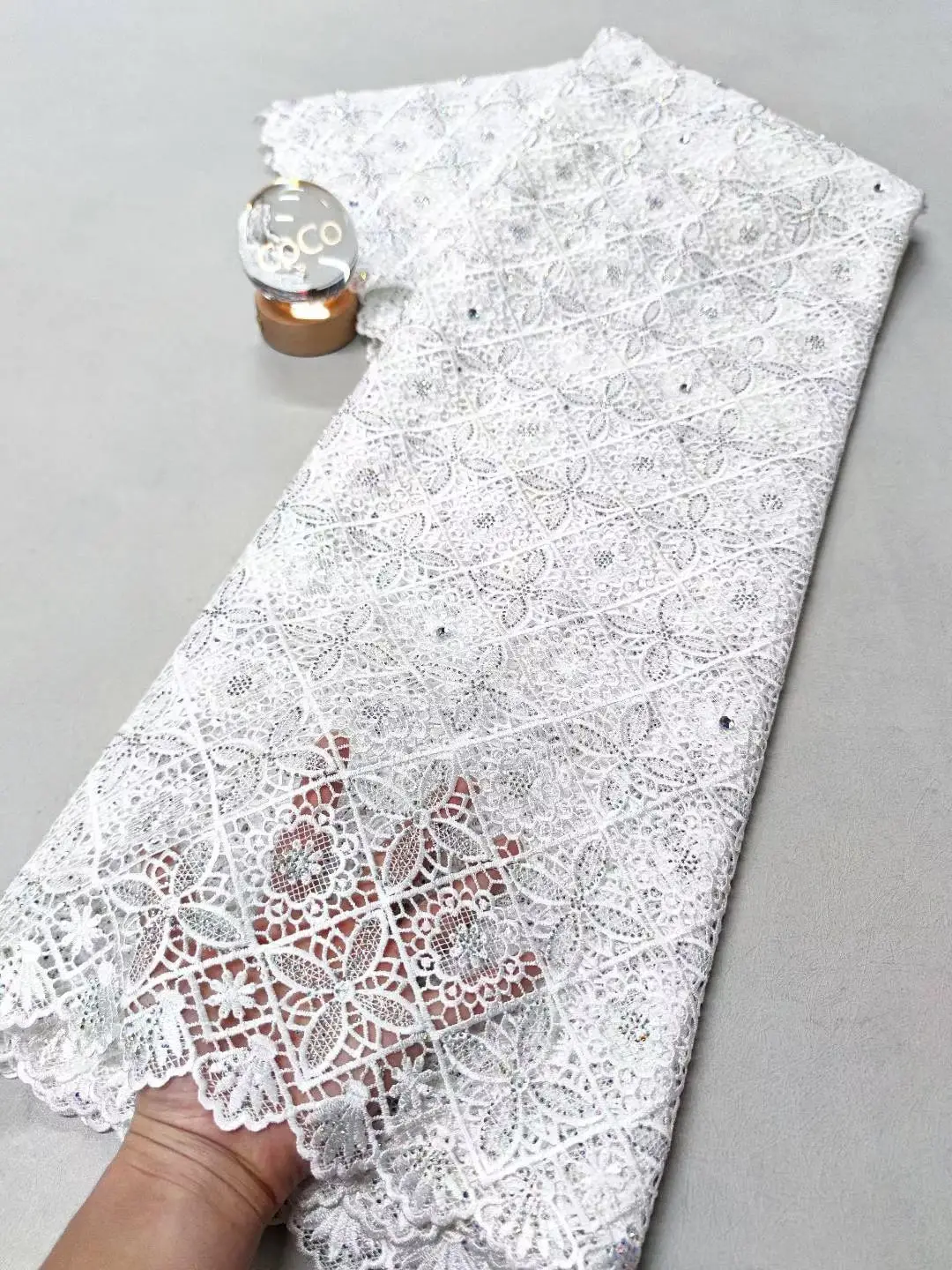 

2025 New African Lace Fabric Nigerian Tulle Embroidered Bridal Gown Material Soft White Damask For Wedding Party Dresses H165-1