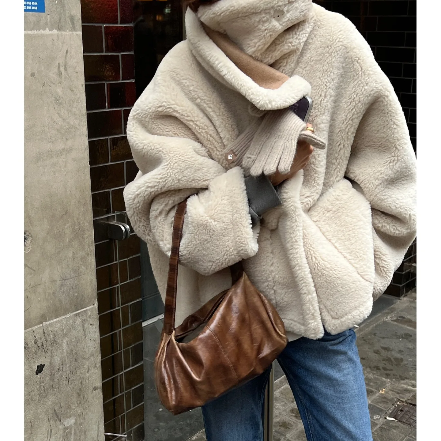 Ladies' Warmth-Insulating High Collar Sheepskin Coat Fur-Integrated Outerwear Comfortable Winter Commute Style Long Sleeve