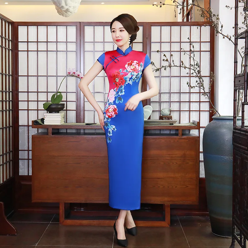 

Новый атласный Cheongsam, модифицированный длинный тип, тонкий женский костюм с принтом в китайском стиле, большие размеры, платье, костюм для выступлений