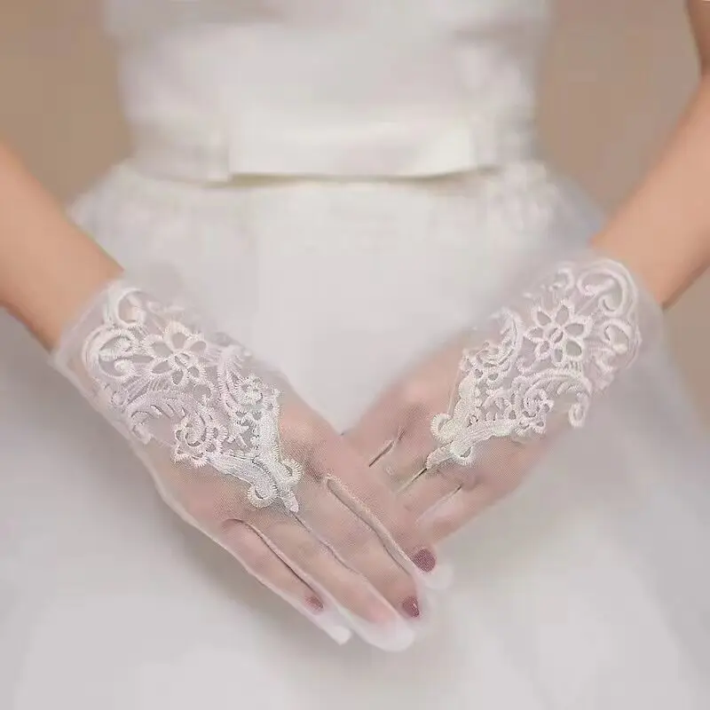 Bridal Gloves Short Sheer Lace Mesh Hollow Vintage Minimalist Wedding Dress Accessory for Bride Spring Summer Autumn Comfortable