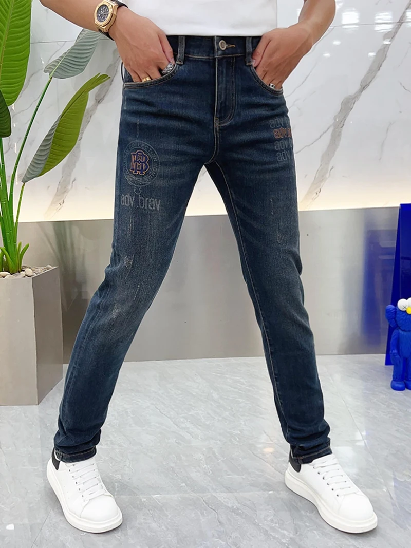 

Мужские джинсы Slim Fit Осень 2025 с вышивкой и принтом, повседневные, с эффектом потертости, узкие прямые брюки, модные, без бренда, карго