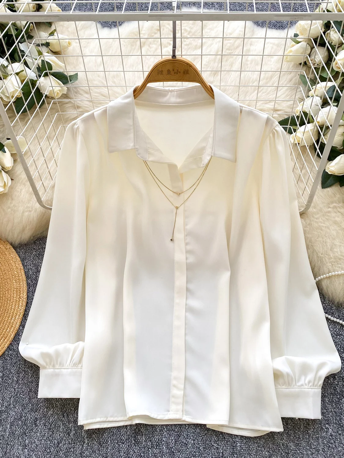 カジュアルな長袖スリムフィットポリエステル繊維の女性用ルーズフィットスリムフィットトップス、2025年秋ファッショントレンド