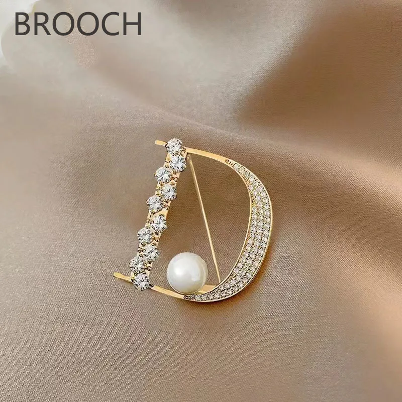 بروش حرف D كريستالي للنساء، بروش لؤلؤ عتيق راقي وأنيق، مشبك وشاح حريري