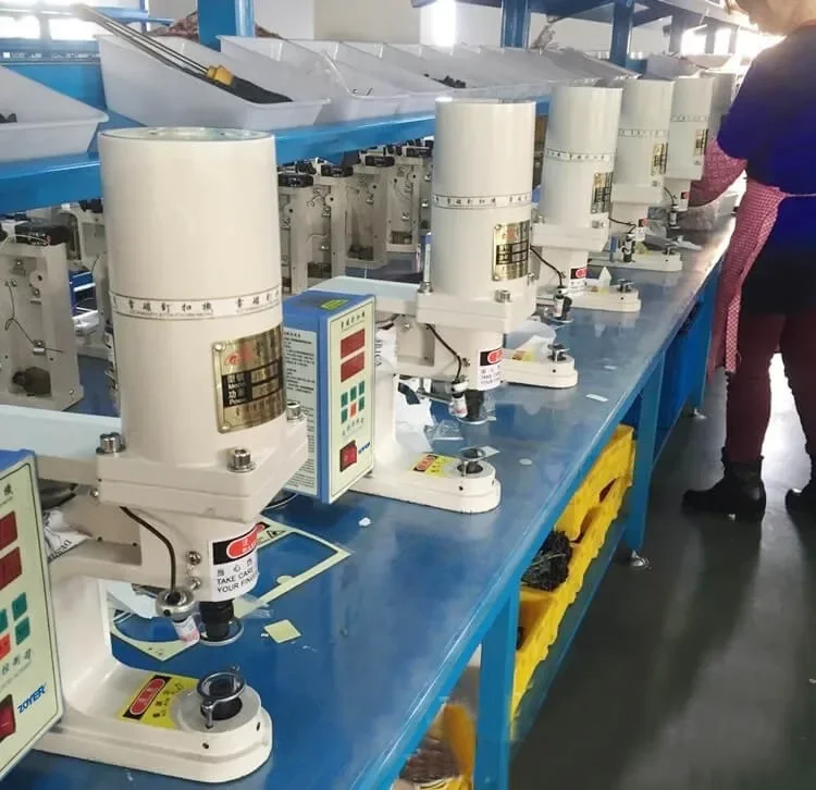 

drive low noise automatic snap button attach machine ZY818D with infrared sensor for Leather and denim jacket
