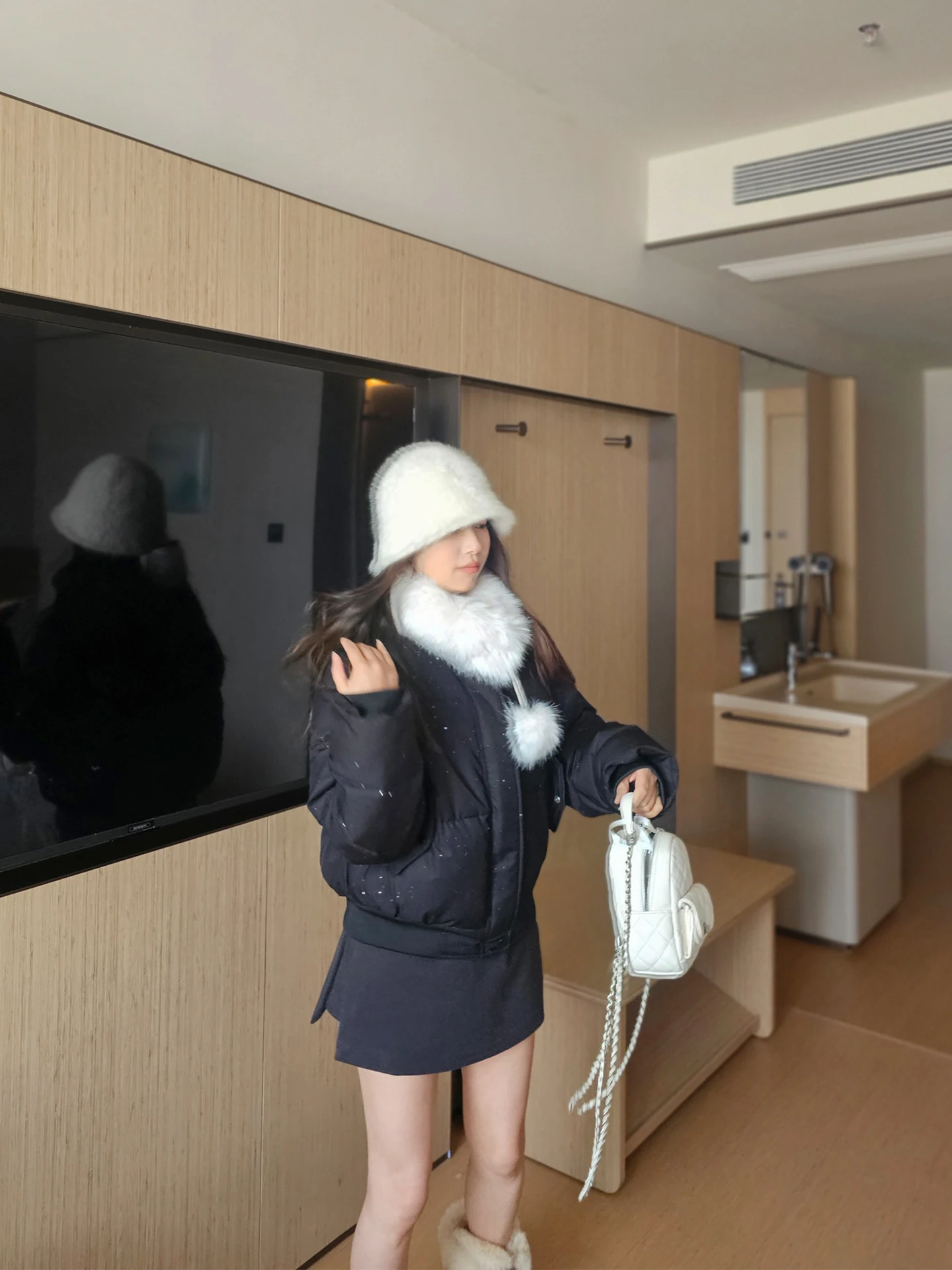 

Женская зимняя теплая универсальная удлиненная куртка свободного кроя с отстегивающимся мехом и хлопковым утеплителем, весна 2026