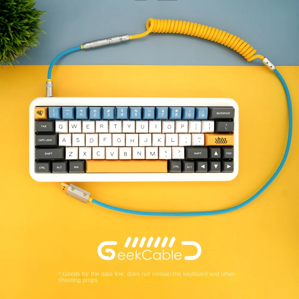 

GeekCable Handmade customized computer mechanical keyboard data cable GMK theme SP keycap cable Little Bee usb cable