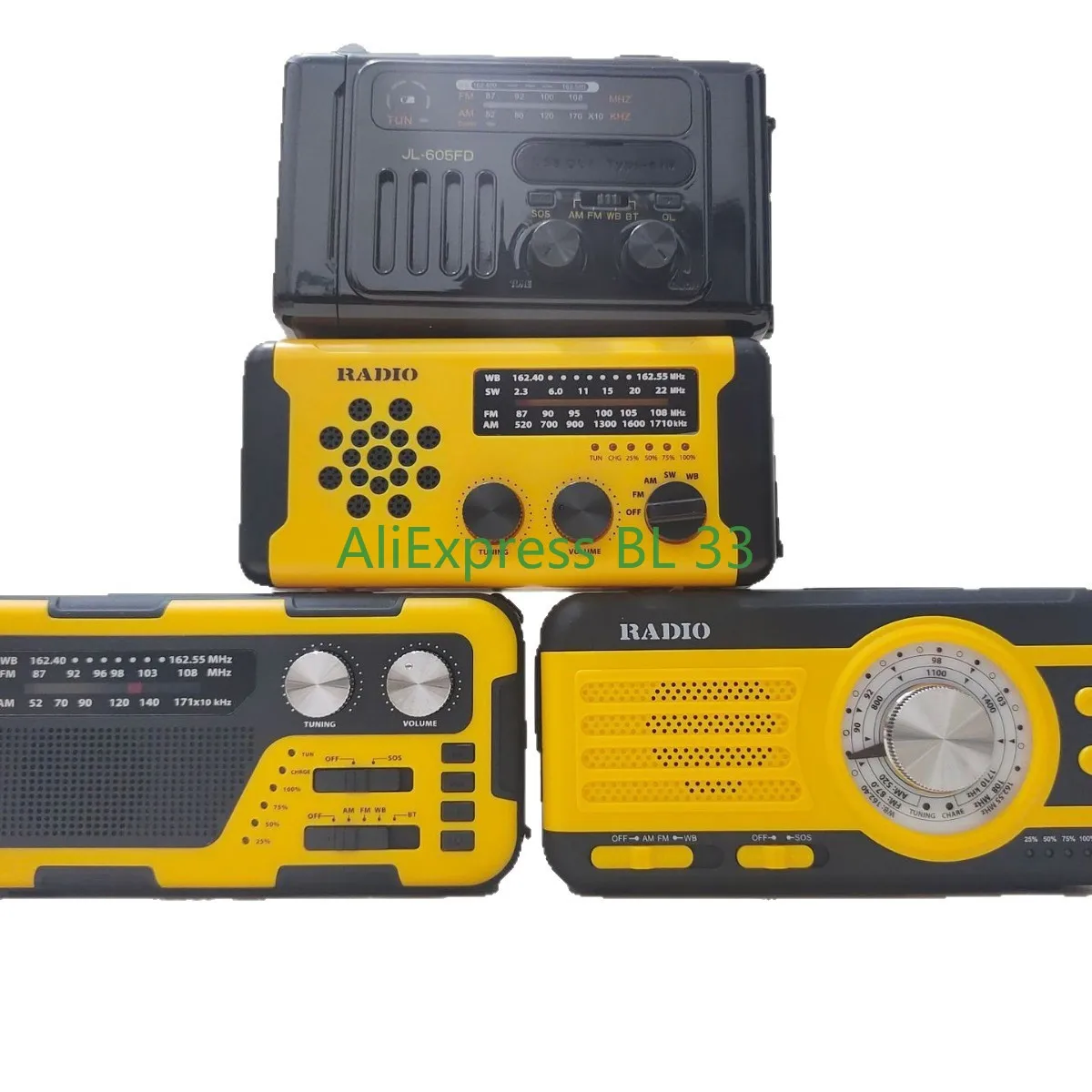 Four-band hand-cranked solar charging radio mini emergency radio with lighting function