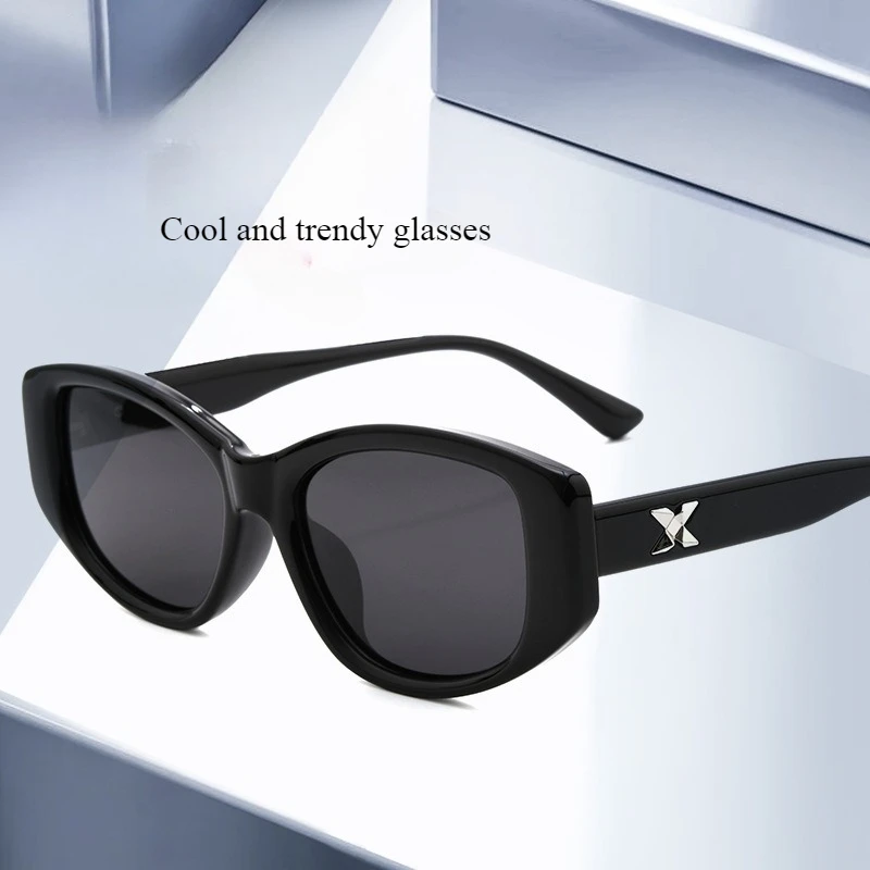 

Fashionable and high-end women's sunglasses with a big face for outdoor travel. New lightweight glasses for travel