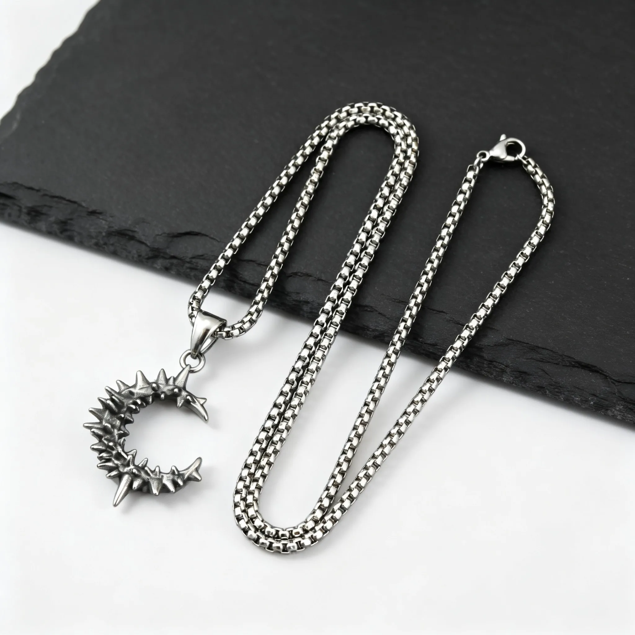 Gotische Dornenmond-Halskette für Männer und Jungen, Vintage Edelstahl C-Form Anhänger-Halskette, Geburtstagsparty Schmuck Geschenk – Detail 4