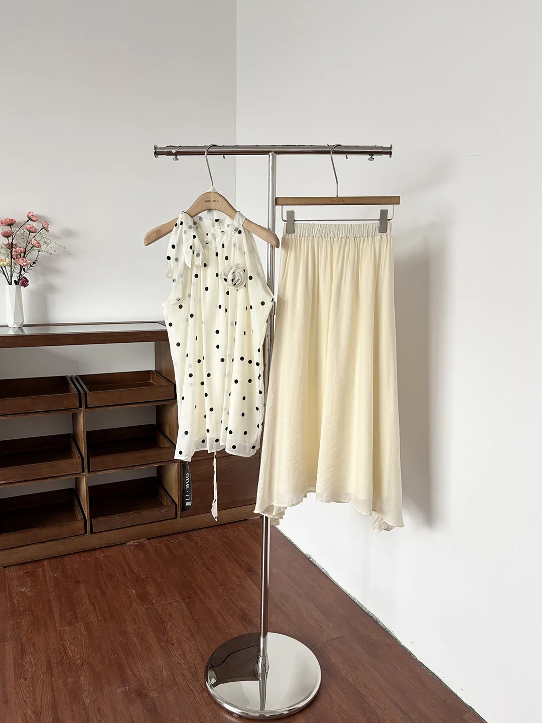 56 set large polka dot m