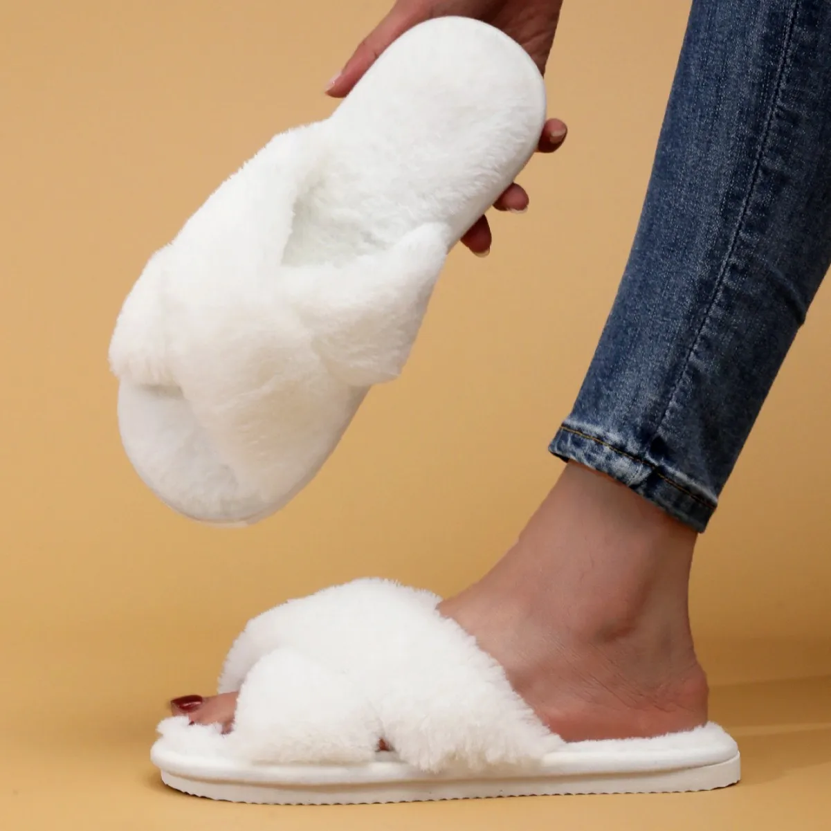 2026 Autumn Winter Fluffy Fur Slippers Women Lightweight Plush Slides Woman 2026 Open Toe Flats Fuzzy Home Slippers Female