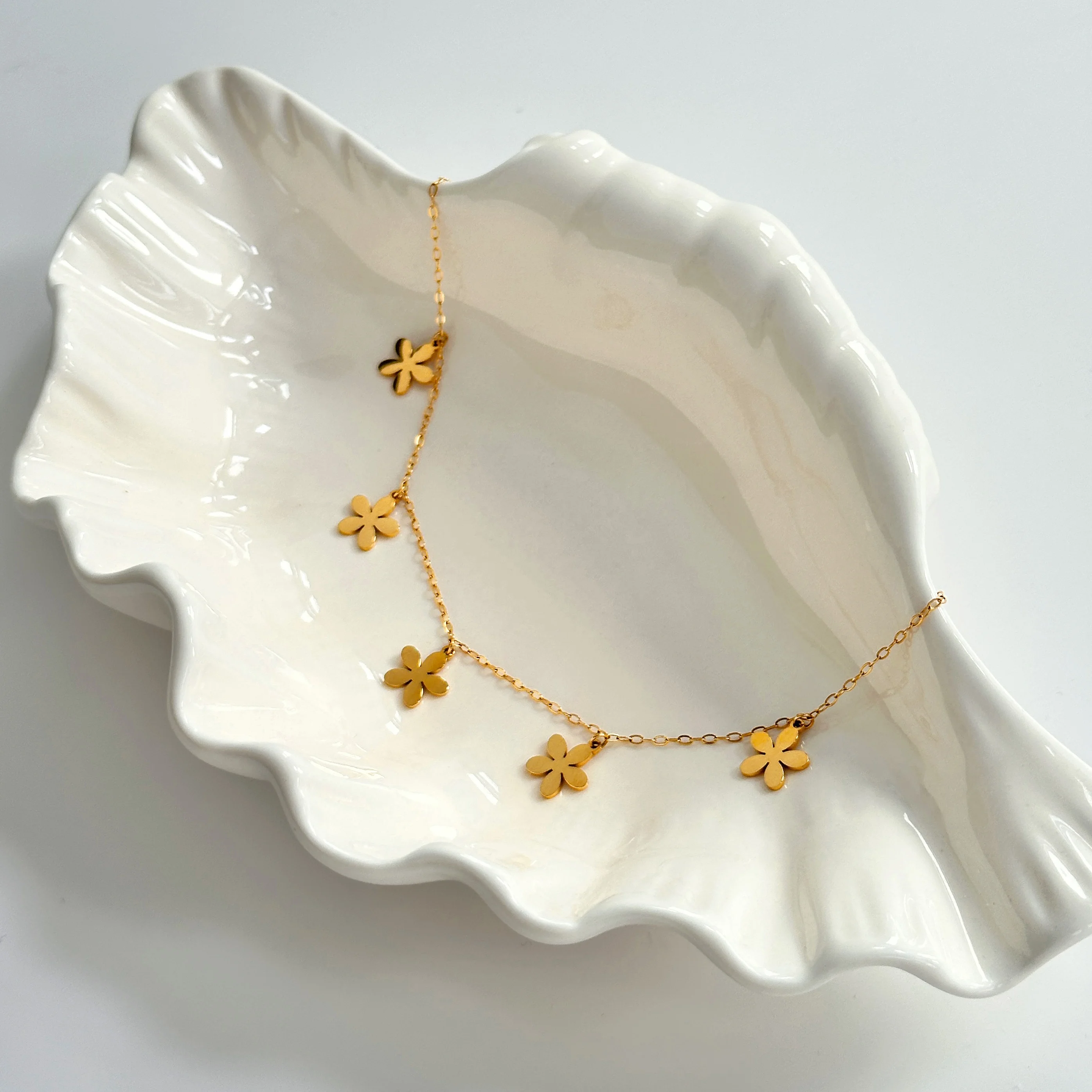 DASEIN Stainless Steel Dainty Flower Pendant Necklace for Girls 18k Pvd Gold Plated Waterproof Accessories Jewelry Gift