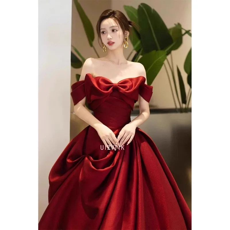 فستان حفلات الزفاف من الساتان على شكل حرف A على شكل قلب عنابي مع فيونكة فساتين سهرة مكشوفة الكتف مطوي للمناسبات الرسمية