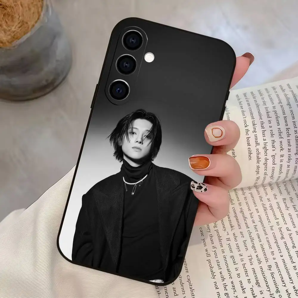 A-ATZ Kpop Handyhülle für Samsung Galaxy A73/A72/A71/A70/A53/A52/A51 Weiche Silikonhülle in Schwarz