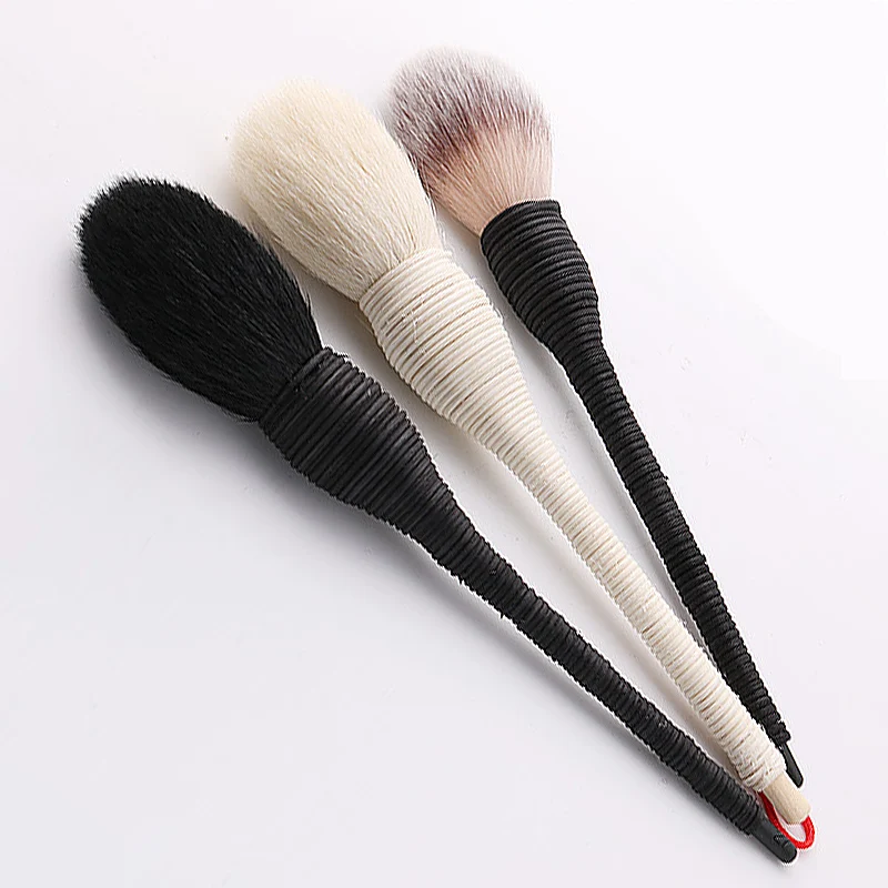 

1PC Non-slip Blush Makeup Brush Soft Goat Hair Premium Bendable Rattan Loose powder brush For Face Makeup Artist Tools
