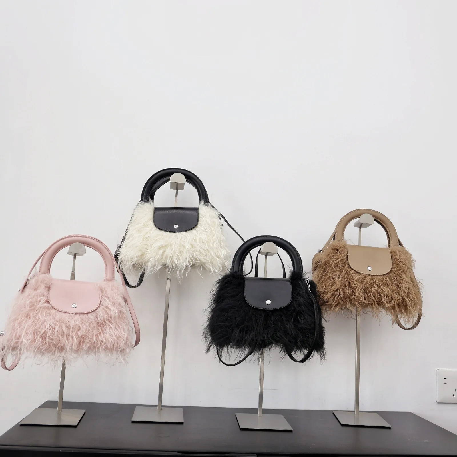 새로운 우아한 가죽 여성용 메신저 백 하이 엔드 럭셔리 시크 라이닝 트렌디 데일리 통근 빈티지 캐주얼 백 ​