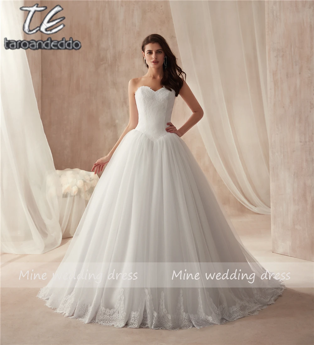 

Customized Simple Style Ball Gowns Wedding Dress Puff with Delicate France Lace Backless And Lace Up Designs Wedding Gowns