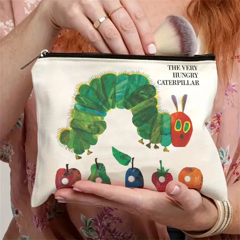 毛虫の形をしたメイクアップバッグがとても気に入っています - 多機能で大容量の携帯用メイクアップバッグ、旅行に最適なジッパー付きです。