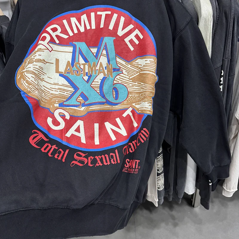 سويت شيرت رجالي ذو علامة تجارية Saint X LASTMAN بنمط دائري مطبوع عليه حروف وأكمام مضلعة وياقة دائرية للرجال