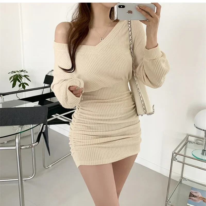 

Autumn Women's Long Sleeve Warm Dress Office Lady New V-neck Sexy Pleated Wrapped Hip Dresses Elegant Beige Knitted Short Skirt