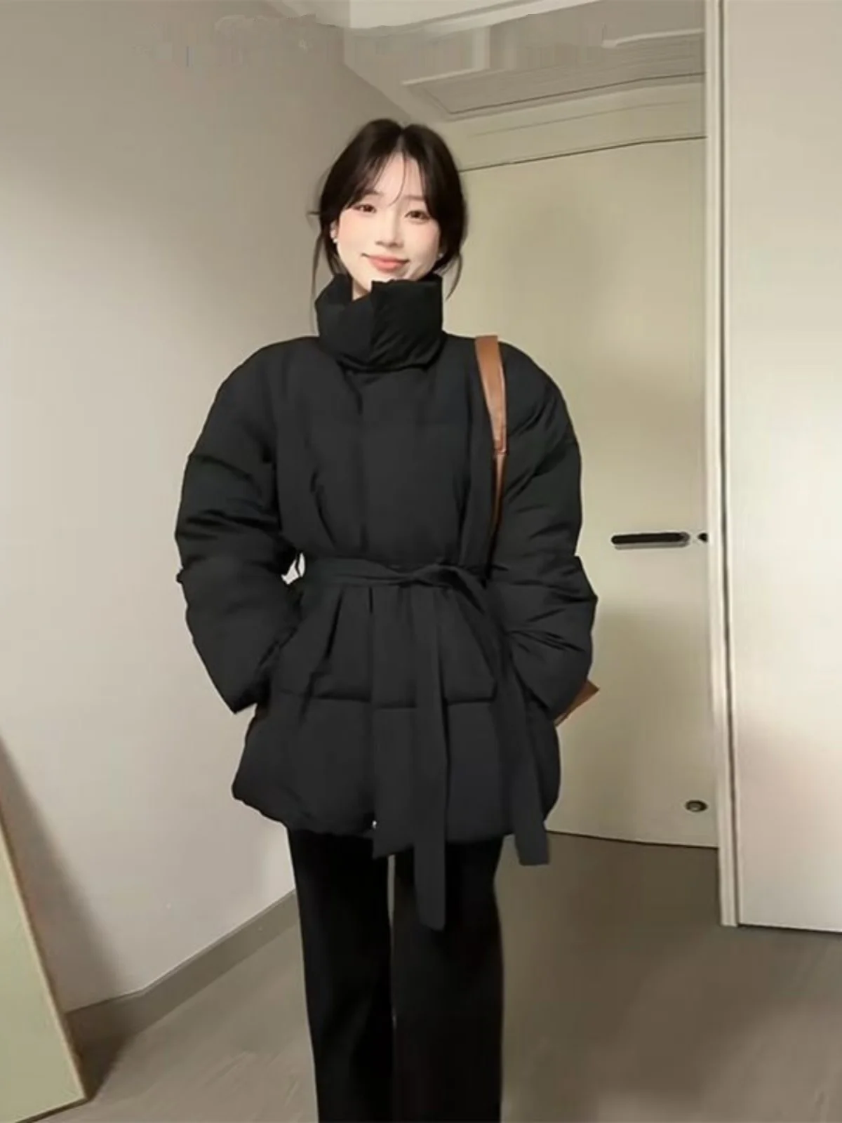 

Элегантная черная хлопковая куртка женская свободного кроя с поясом на талии, стильное уникальное зимнее пальто в корейском стиле