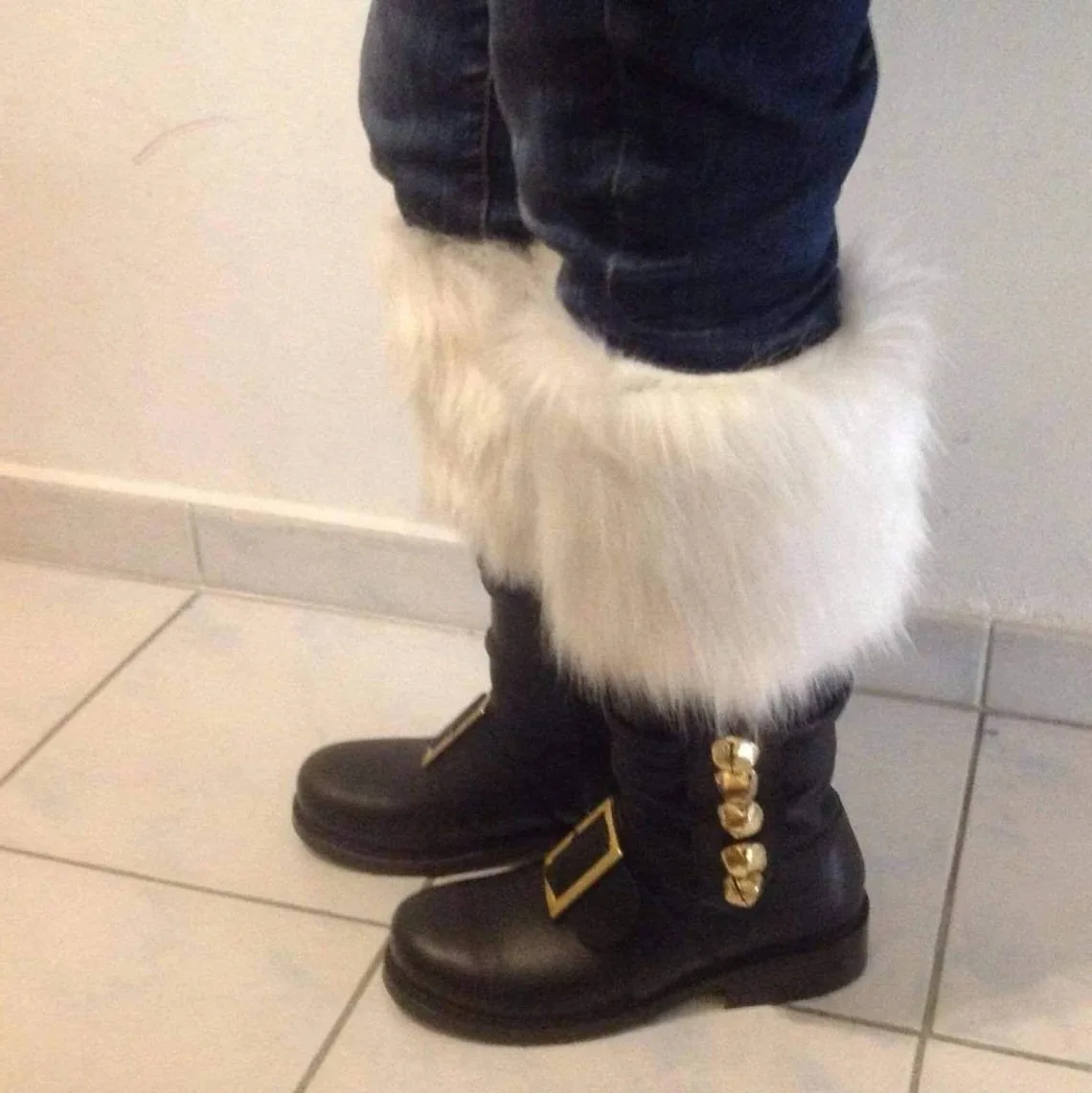 Men's Christmas Santa Claus Pirate Boots Medieval Wide Calf Combat Boots White Plush Cuffs Foot Bells for Costume Accessories