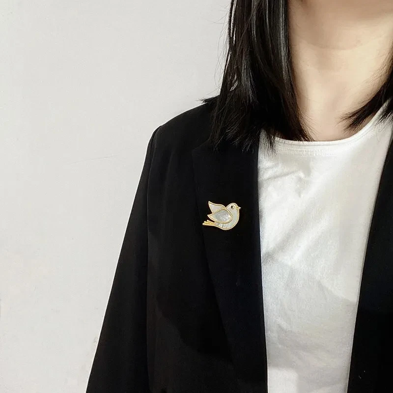 Fashion Copper Jewelry Cartoon Animal Badges Suit Collar Pins Christmas Gift Cute Pigeon/Dog/Hedgehog Brooches