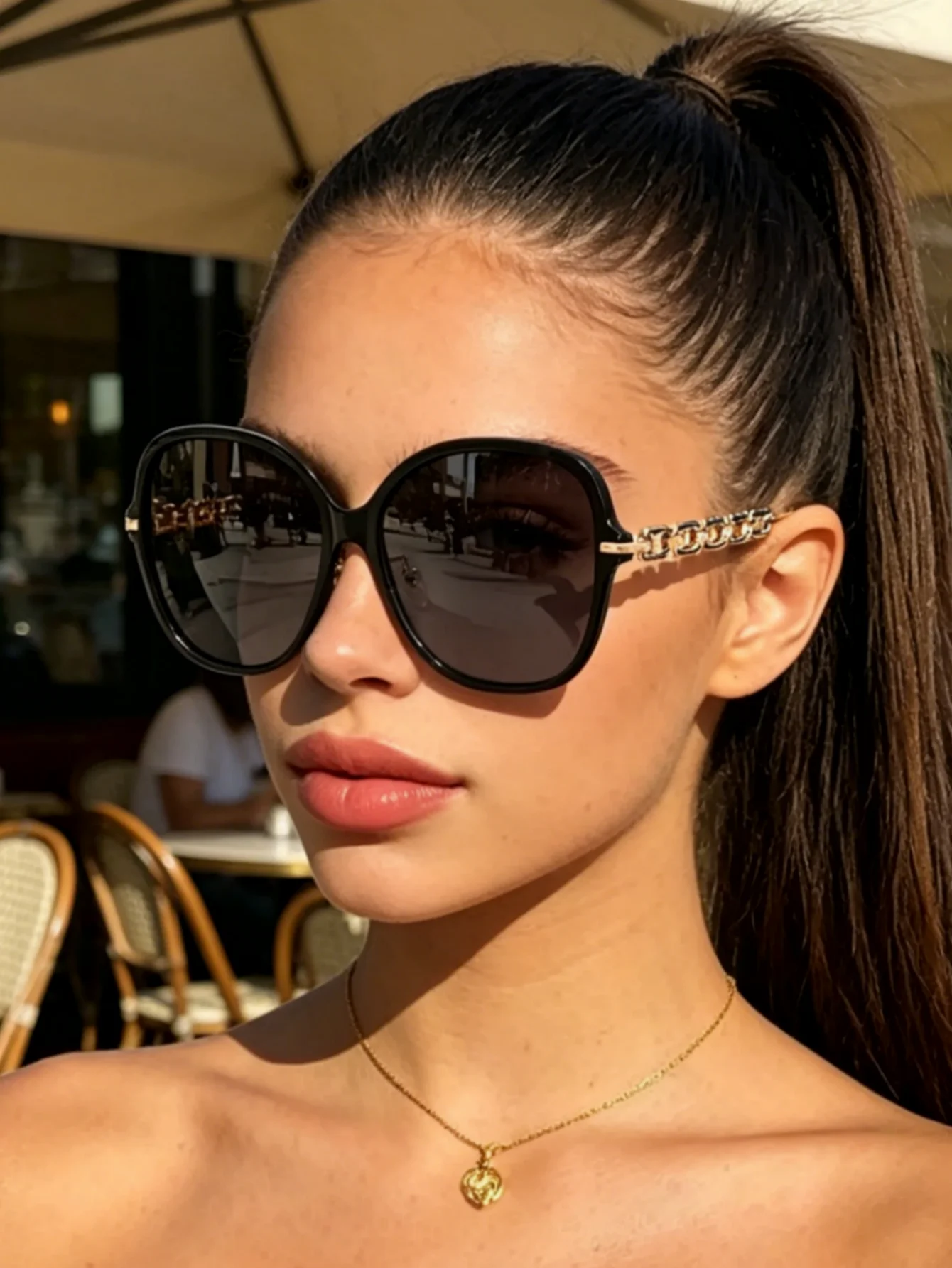 Fashionable Oversized Cat Eye Sunglasses with Chain Leg Design for Daily Commuting Photography Stylish Accessory