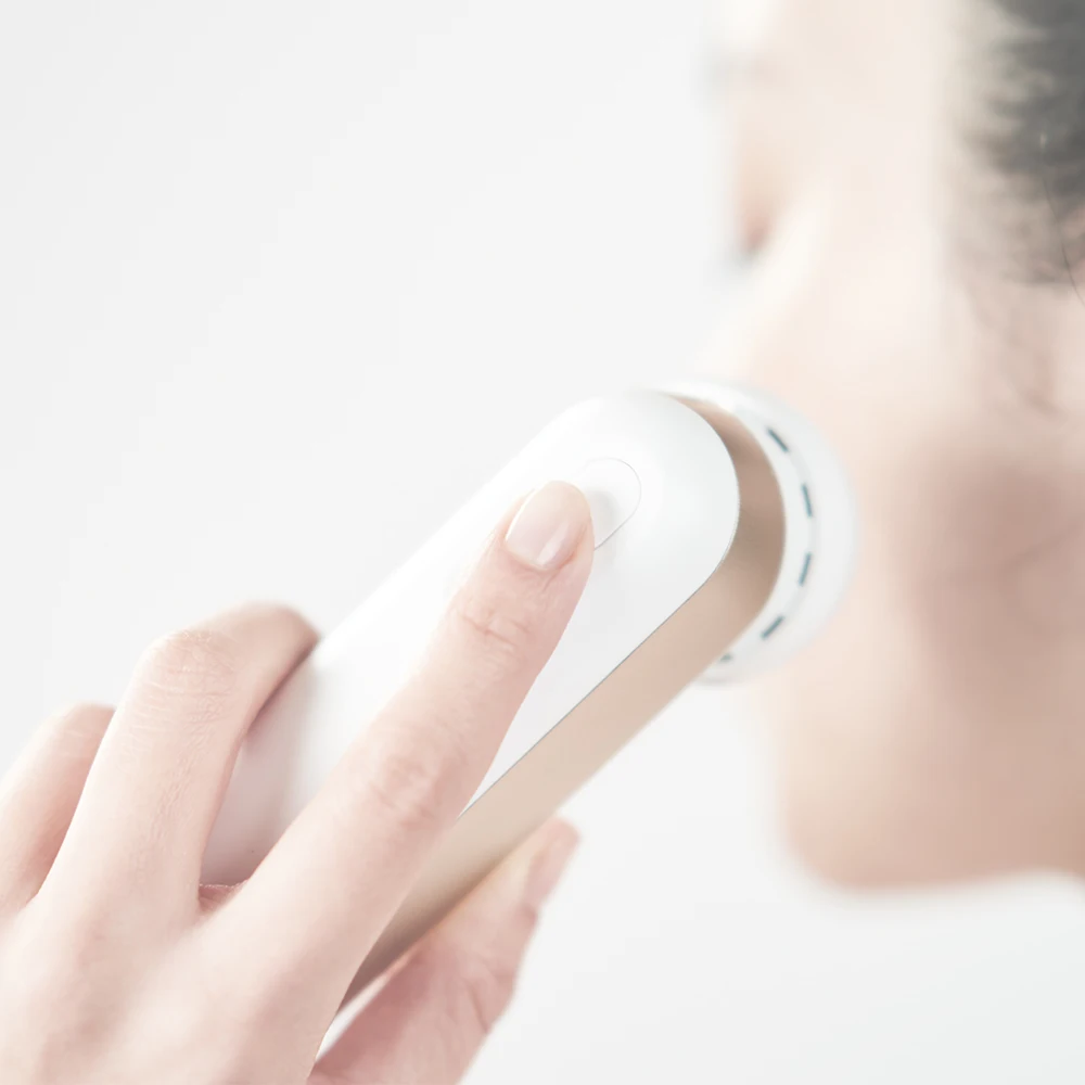 

Three LED light therapy mode device used for problems and better the issue focus on face