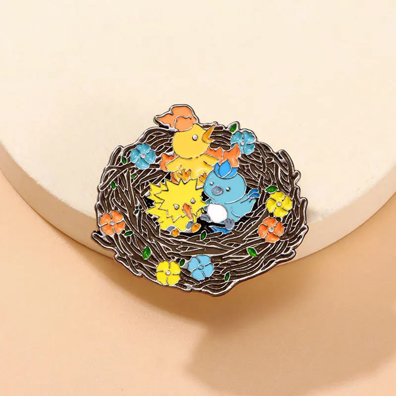 Broche de esmalte con diseño de nido de pájaro y flores primaverales, pollitos de dibujos animados multicolor, nido de ramas, pin de solapa de metal, accesorio de insignia para bolso, sombrero y decoración natural