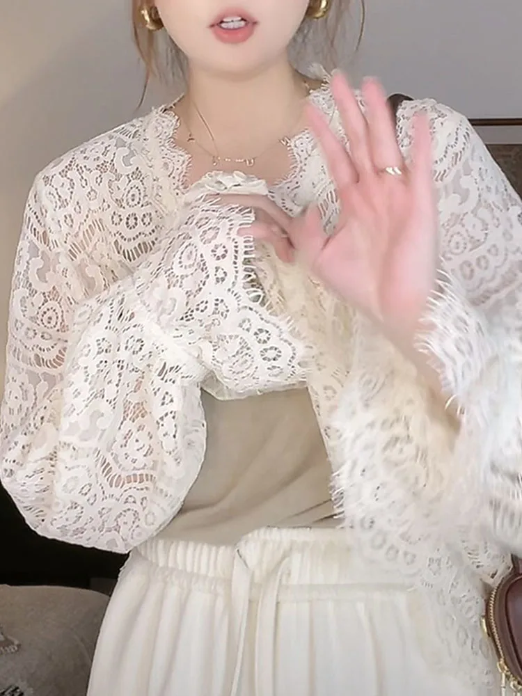 Retro Hollow out V-Neck Lace Base Shirt Women's Long Sleeve Inner Wear Fashionable Top for Autumn And Winter New Arrival
