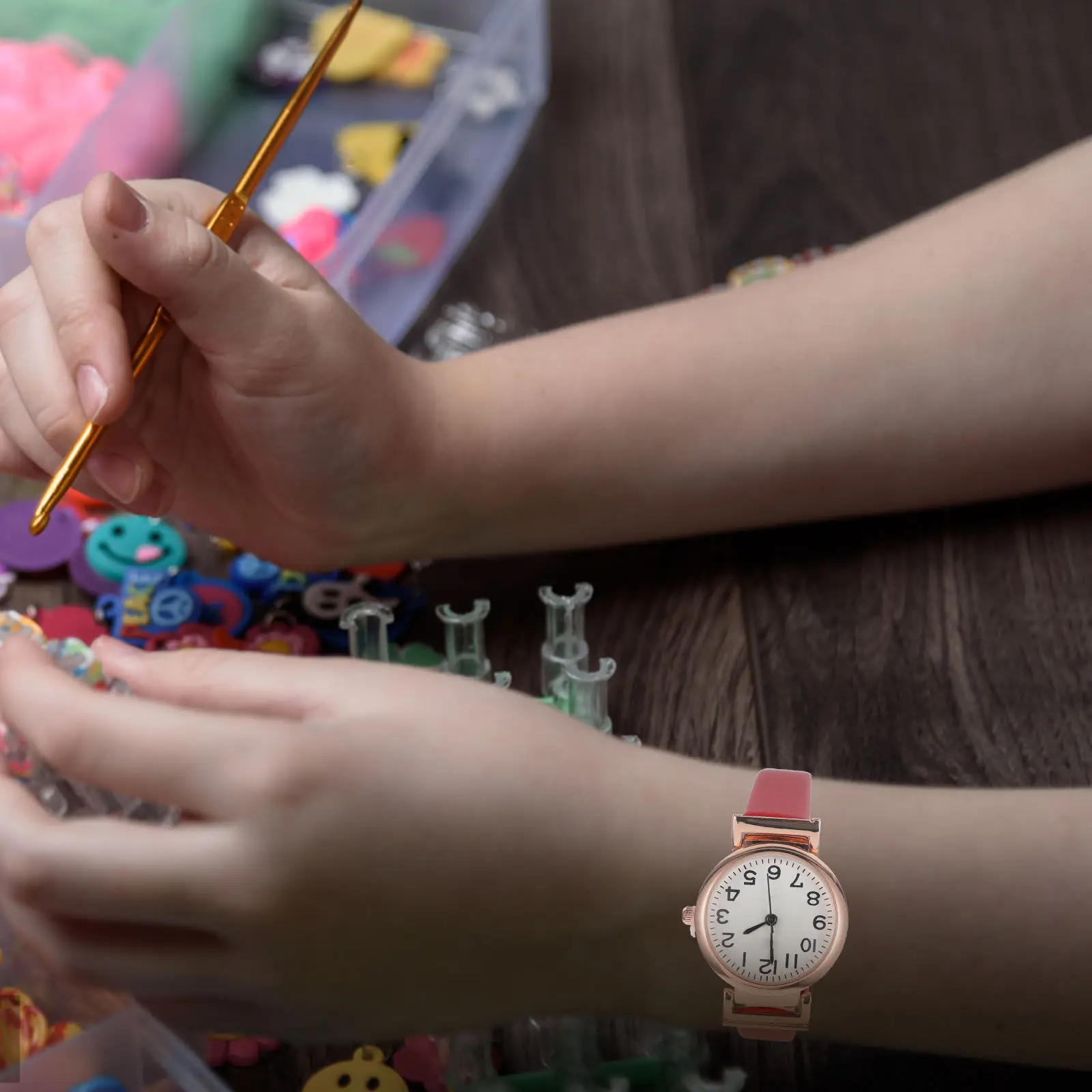 

Женские кварцевые наручные часы с красным ремешком, минималистичные модные часы, повседневные женские часы, подарок для женщин, подходят для вечеринок и работы.