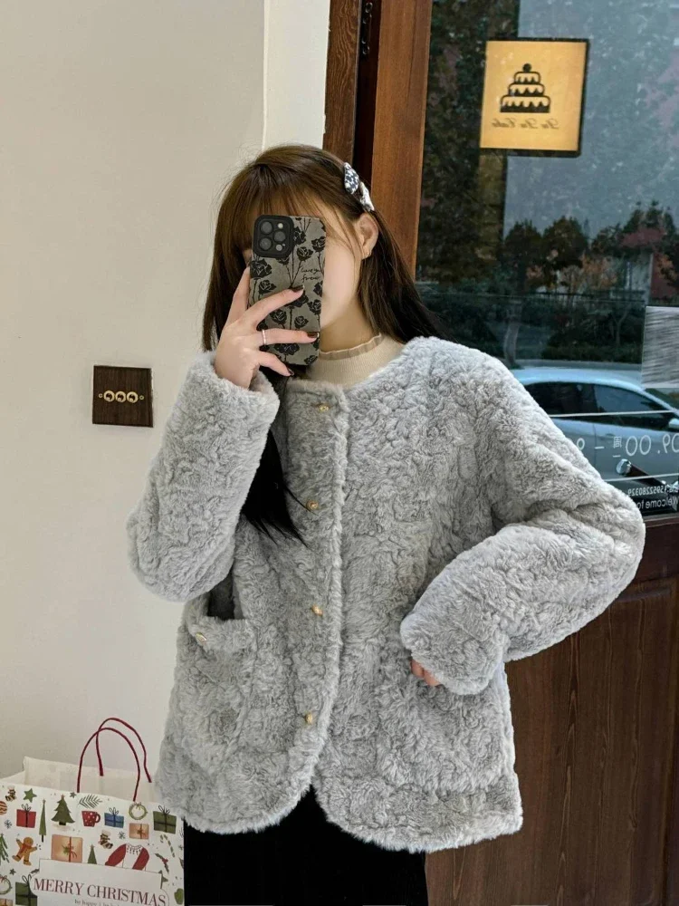 

2024 Autumn/Winter Fashion New Women's Warm Jacket with Small Fragrant Style Lamb Fleece Single Breasted Long Sleeved Coat